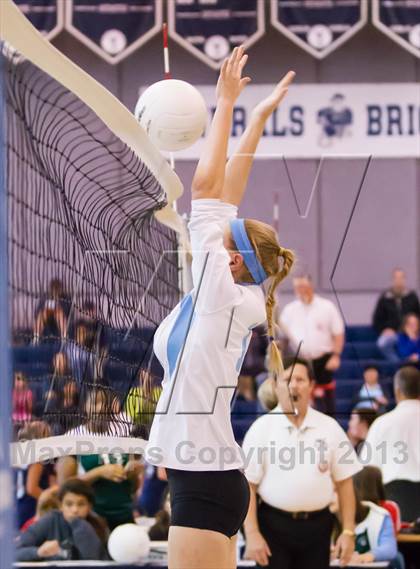 Thumbnail 1 in Yorktown vs Washington-Lee (Jr. Volleyball Brawl II) photogallery.
