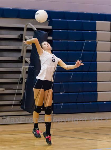 Thumbnail 1 in Yorktown vs Washington-Lee (Jr. Volleyball Brawl II) photogallery.