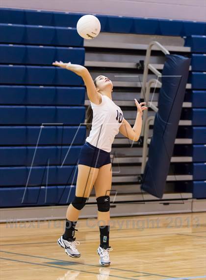 Thumbnail 1 in Yorktown vs Washington-Lee (Jr. Volleyball Brawl II) photogallery.
