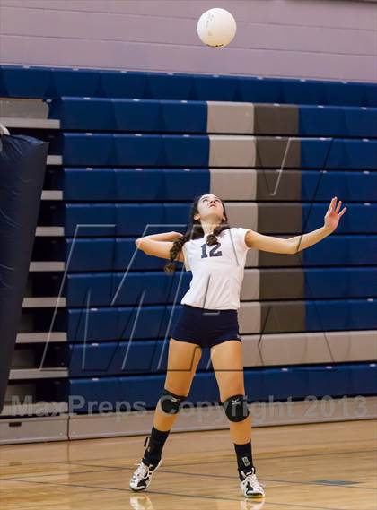 Thumbnail 1 in Yorktown vs Washington-Lee (Jr. Volleyball Brawl II) photogallery.