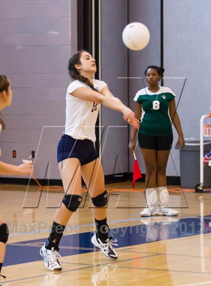 Thumbnail 2 in Yorktown vs Washington-Lee (Jr. Volleyball Brawl II) photogallery.