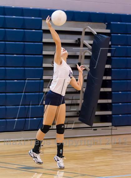 Thumbnail 1 in Yorktown vs Washington-Lee (Jr. Volleyball Brawl II) photogallery.