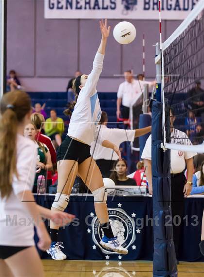 Thumbnail 2 in Yorktown vs Washington-Lee (Jr. Volleyball Brawl II) photogallery.