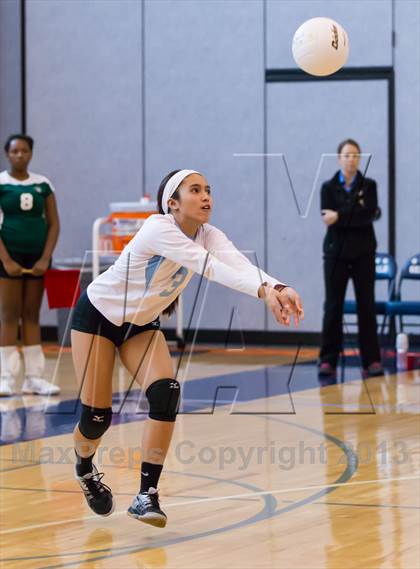 Thumbnail 1 in Yorktown vs Washington-Lee (Jr. Volleyball Brawl II) photogallery.