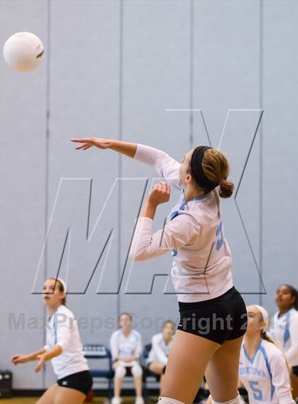 Thumbnail 1 in Yorktown vs Washington-Lee (Jr. Volleyball Brawl II) photogallery.