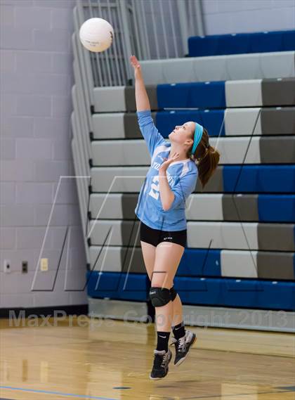 Thumbnail 2 in Yorktown vs Washington-Lee (Jr. Volleyball Brawl II) photogallery.