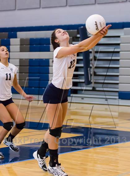 Thumbnail 2 in Yorktown vs Washington-Lee (Jr. Volleyball Brawl II) photogallery.