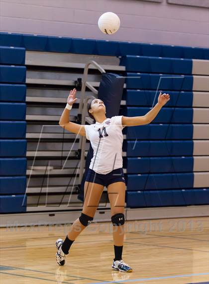 Thumbnail 2 in Yorktown vs Washington-Lee (Jr. Volleyball Brawl II) photogallery.