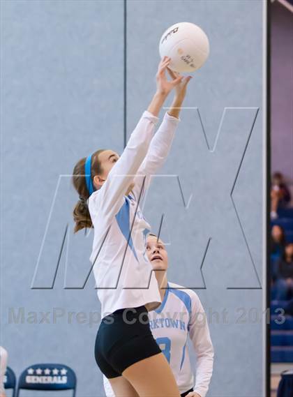 Thumbnail 2 in Yorktown vs Washington-Lee (Jr. Volleyball Brawl II) photogallery.