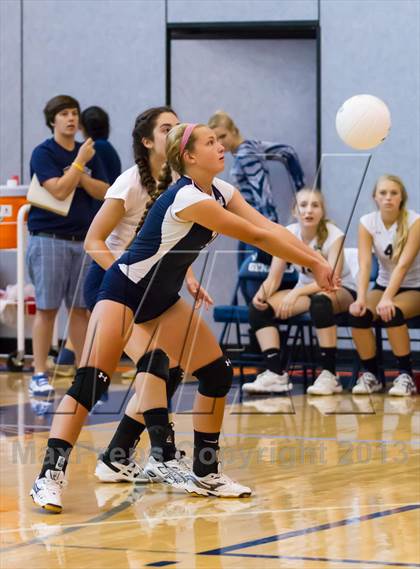 Thumbnail 3 in Yorktown vs Washington-Lee (Jr. Volleyball Brawl II) photogallery.