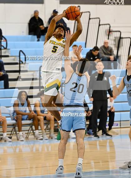 Thumbnail 2 in Vanden vs. Clovis North photogallery.