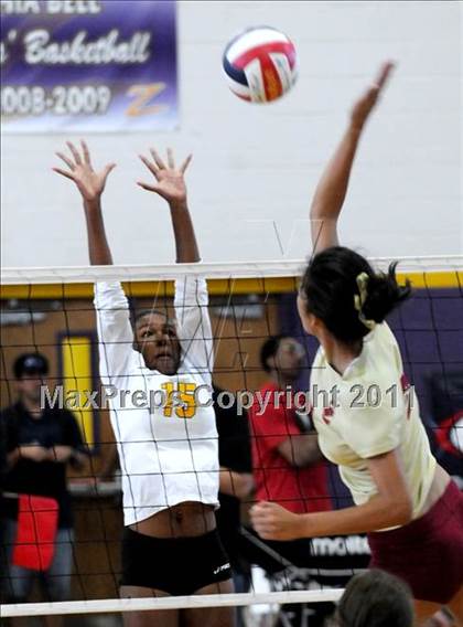 Thumbnail 3 in Long Beach Poly vs Central Catholic (2010 Durango Fall Classic) photogallery.
