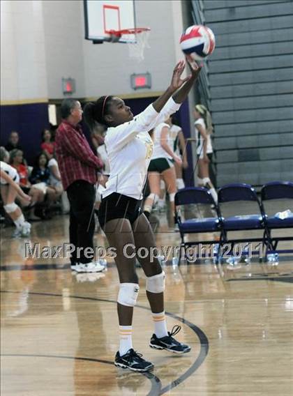 Thumbnail 3 in Long Beach Poly vs Central Catholic (2010 Durango Fall Classic) photogallery.