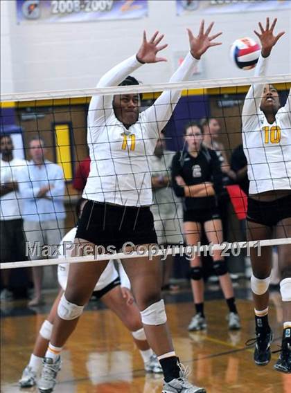 Thumbnail 1 in Long Beach Poly vs Central Catholic (2010 Durango Fall Classic) photogallery.