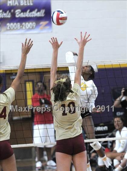 Thumbnail 2 in Long Beach Poly vs Central Catholic (2010 Durango Fall Classic) photogallery.