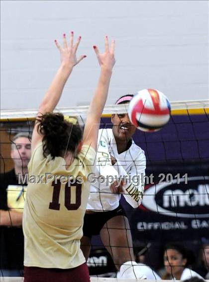 Thumbnail 1 in Long Beach Poly vs Central Catholic (2010 Durango Fall Classic) photogallery.