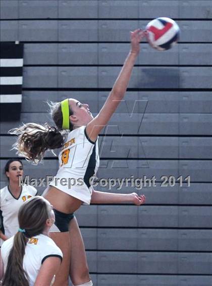 Thumbnail 1 in Long Beach Poly vs Central Catholic (2010 Durango Fall Classic) photogallery.