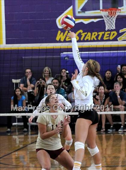 Thumbnail 2 in Long Beach Poly vs Central Catholic (2010 Durango Fall Classic) photogallery.