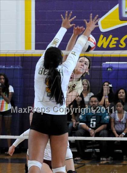 Thumbnail 1 in Long Beach Poly vs Central Catholic (2010 Durango Fall Classic) photogallery.