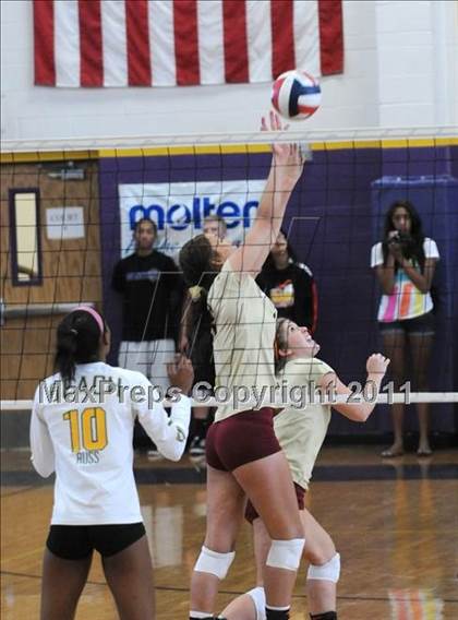 Thumbnail 1 in Long Beach Poly vs Central Catholic (2010 Durango Fall Classic) photogallery.