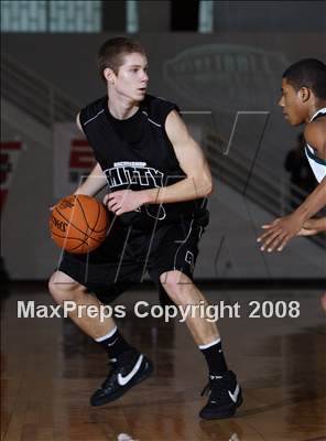 Thumbnail 2 in Holy Cross vs Archbishop Mitty (Spalding Hoophall Classic) photogallery.