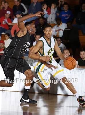 Thumbnail 2 in Holy Cross vs Archbishop Mitty (Spalding Hoophall Classic) photogallery.