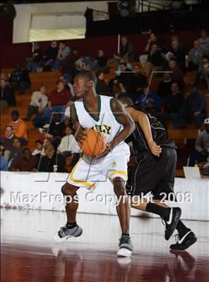 Thumbnail 3 in Holy Cross vs Archbishop Mitty (Spalding Hoophall Classic) photogallery.