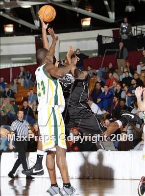 Thumbnail 2 in Holy Cross vs Archbishop Mitty (Spalding Hoophall Classic) photogallery.
