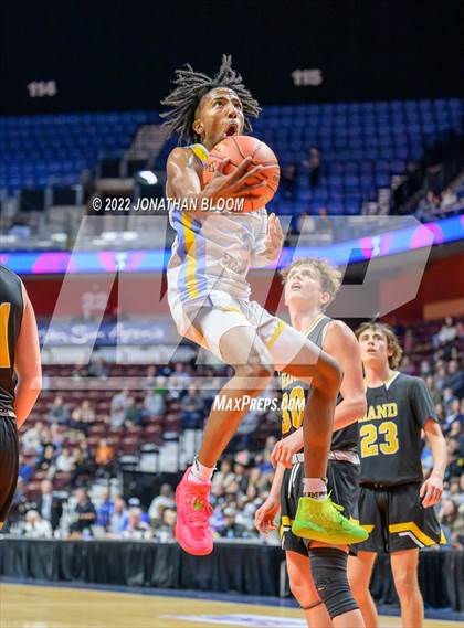 Thumbnail 2 in Kolbe-Cathedral vs. Hand (CIAC Class III Final) photogallery.
