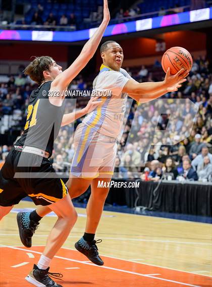 Thumbnail 2 in Kolbe-Cathedral vs. Hand (CIAC Class III Final) photogallery.