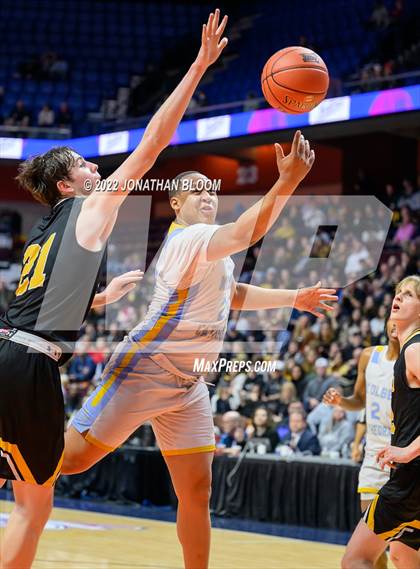 Thumbnail 1 in Kolbe-Cathedral vs. Hand (CIAC Class III Final) photogallery.