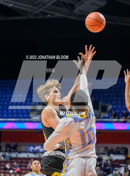 Thumbnail 1 in Kolbe-Cathedral vs. Hand (CIAC Class III Final) photogallery.