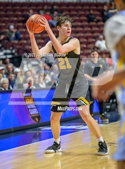 Thumbnail 2 in Kolbe-Cathedral vs. Hand (CIAC Class III Final) photogallery.