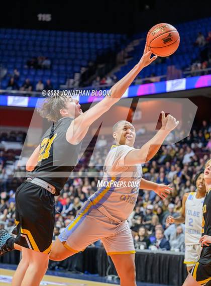 Thumbnail 2 in Kolbe-Cathedral vs. Hand (CIAC Class III Final) photogallery.