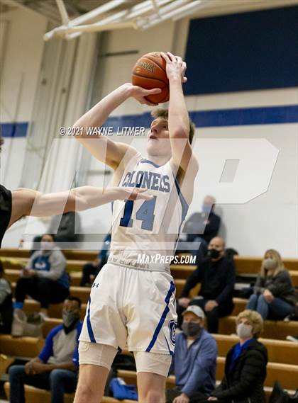 Thumbnail 1 in Male @ Covington Catholic photogallery.