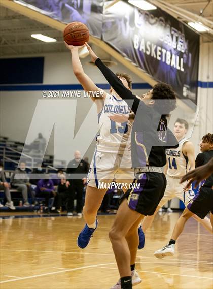 Thumbnail 1 in Male @ Covington Catholic photogallery.