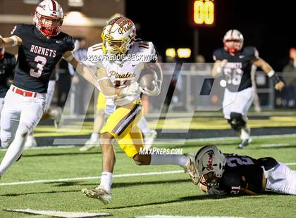 Thumbnail 2 in Collinsville vs. Muenster (UIL 2A DII Regional Final) photogallery.