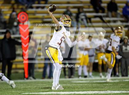 Thumbnail 2 in Collinsville vs. Muenster (UIL 2A DII Regional Final) photogallery.