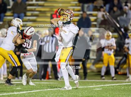 Thumbnail 3 in Collinsville vs. Muenster (UIL 2A DII Regional Final) photogallery.