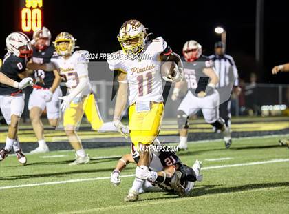 Thumbnail 2 in Collinsville vs. Muenster (UIL 2A DII Regional Final) photogallery.