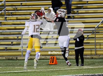 Thumbnail 3 in Collinsville vs. Muenster (UIL 2A DII Regional Final) photogallery.