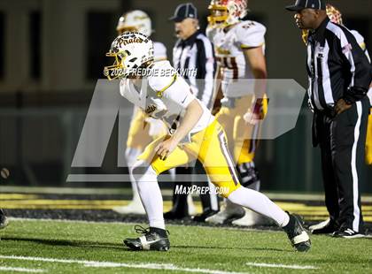 Thumbnail 1 in Collinsville vs. Muenster (UIL 2A DII Regional Final) photogallery.