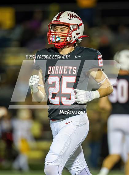 Thumbnail 2 in Collinsville vs. Muenster (UIL 2A DII Regional Final) photogallery.