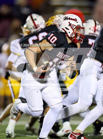 Thumbnail 1 in Collinsville vs. Muenster (UIL 2A DII Regional Final) photogallery.