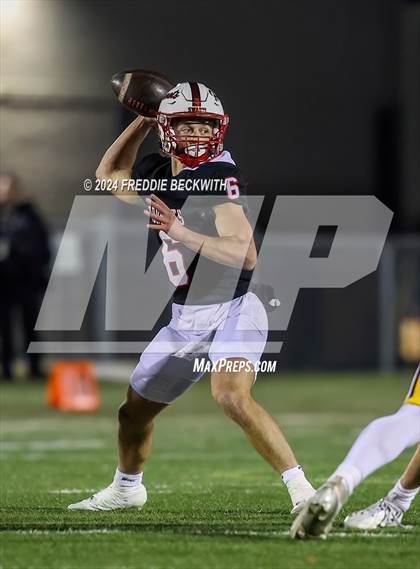 Thumbnail 2 in Collinsville vs. Muenster (UIL 2A DII Regional Final) photogallery.