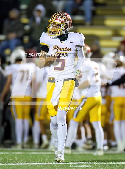 Thumbnail 3 in Collinsville vs. Muenster (UIL 2A DII Regional Final) photogallery.