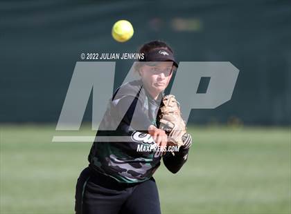 Thumbnail 2 in Eagle @ Owyhee (IHSAA 5A District III Final) photogallery.
