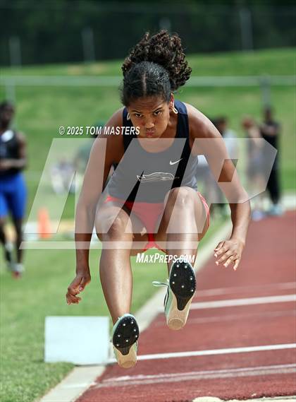 Thumbnail 3 in NCISAA D1 Championship (Long Jump) photogallery.