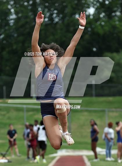Thumbnail 2 in NCISAA D1 Championship (Long Jump) photogallery.