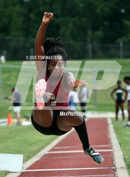 Thumbnail 3 in NCISAA D1 Championship (Long Jump) photogallery.